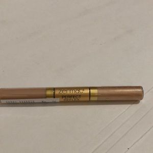 Unrivaled Duo Concealer and illuminate